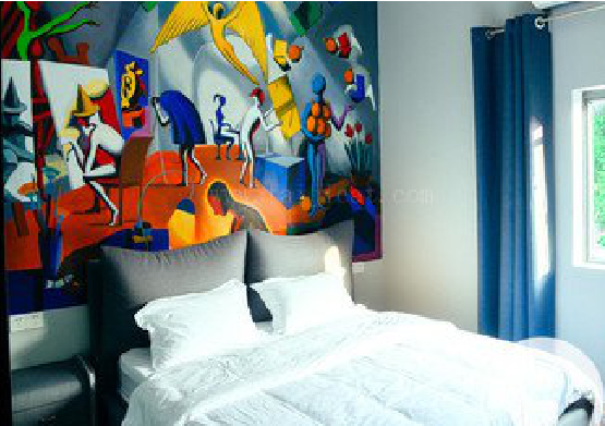 白河对于酒店的墙体彩绘而言更注重哪些方面？